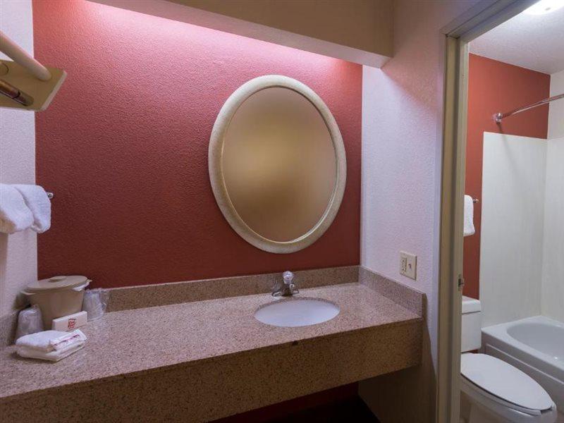 Red Roof Inn St Clairsville - Wheeling West St. Clairsville Εξωτερικό φωτογραφία