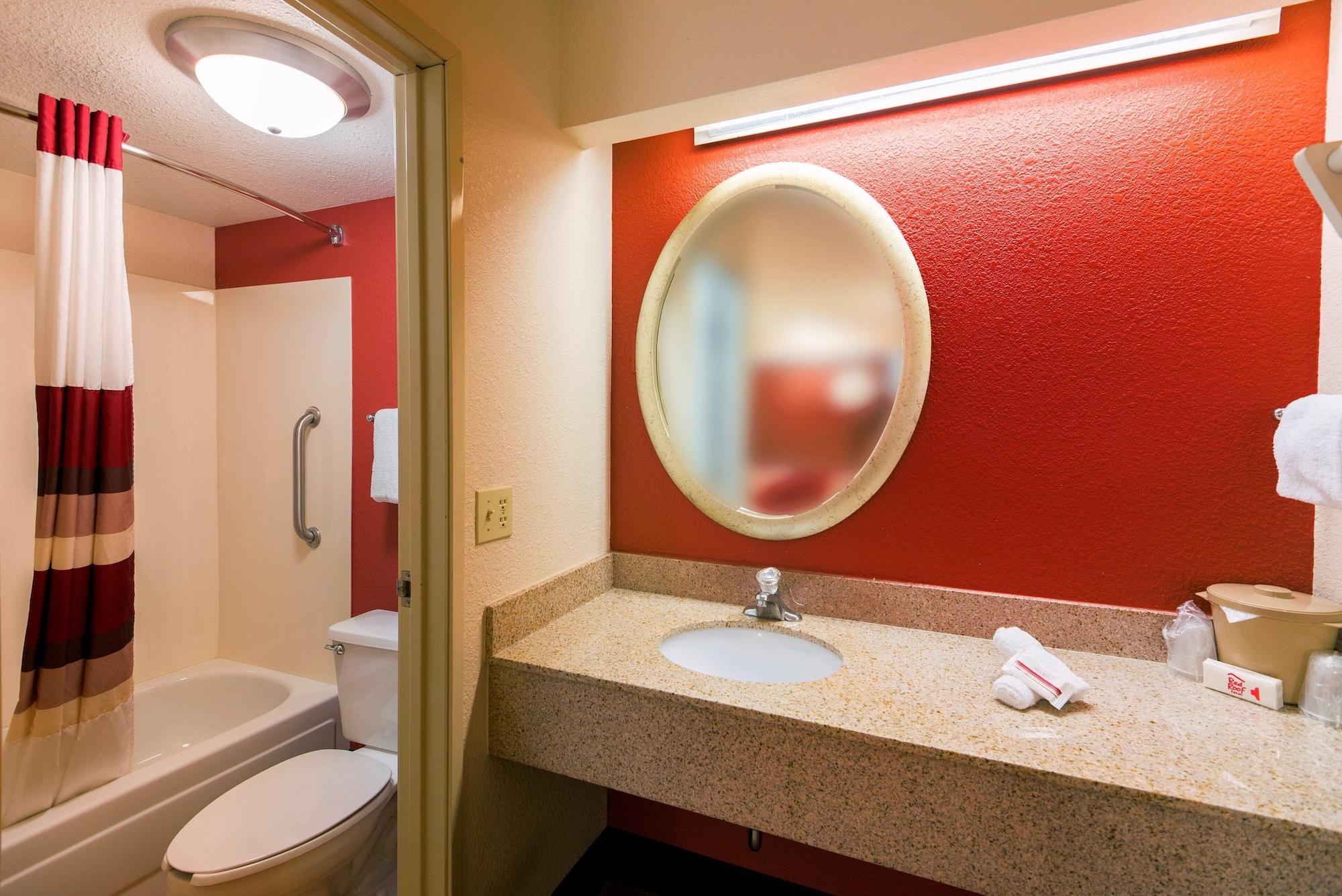 Red Roof Inn St Clairsville - Wheeling West St. Clairsville Εξωτερικό φωτογραφία