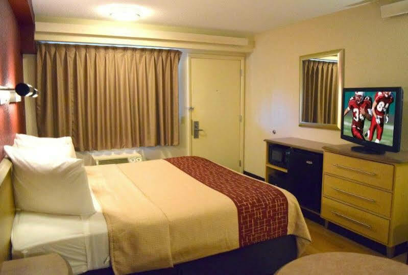Red Roof Inn St Clairsville - Wheeling West St. Clairsville Εξωτερικό φωτογραφία